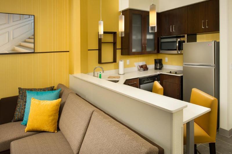 Hotel By Marriott Texarkana
